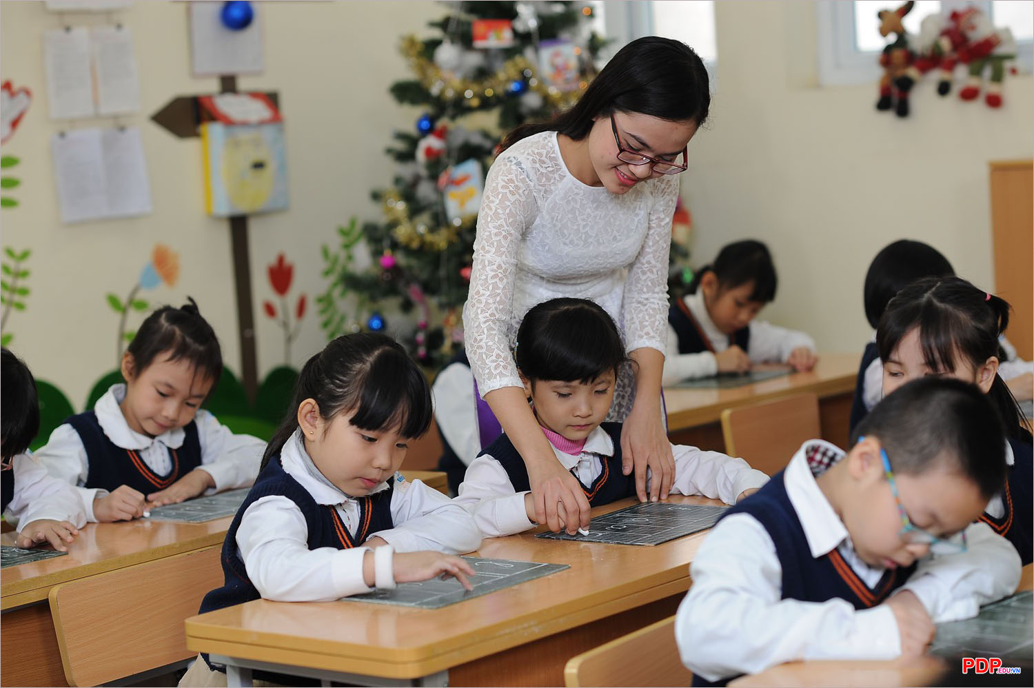 Những hình ảnh đẹp về thầy cô - Trường Tiểu học Nguyễn Văn Trỗi
